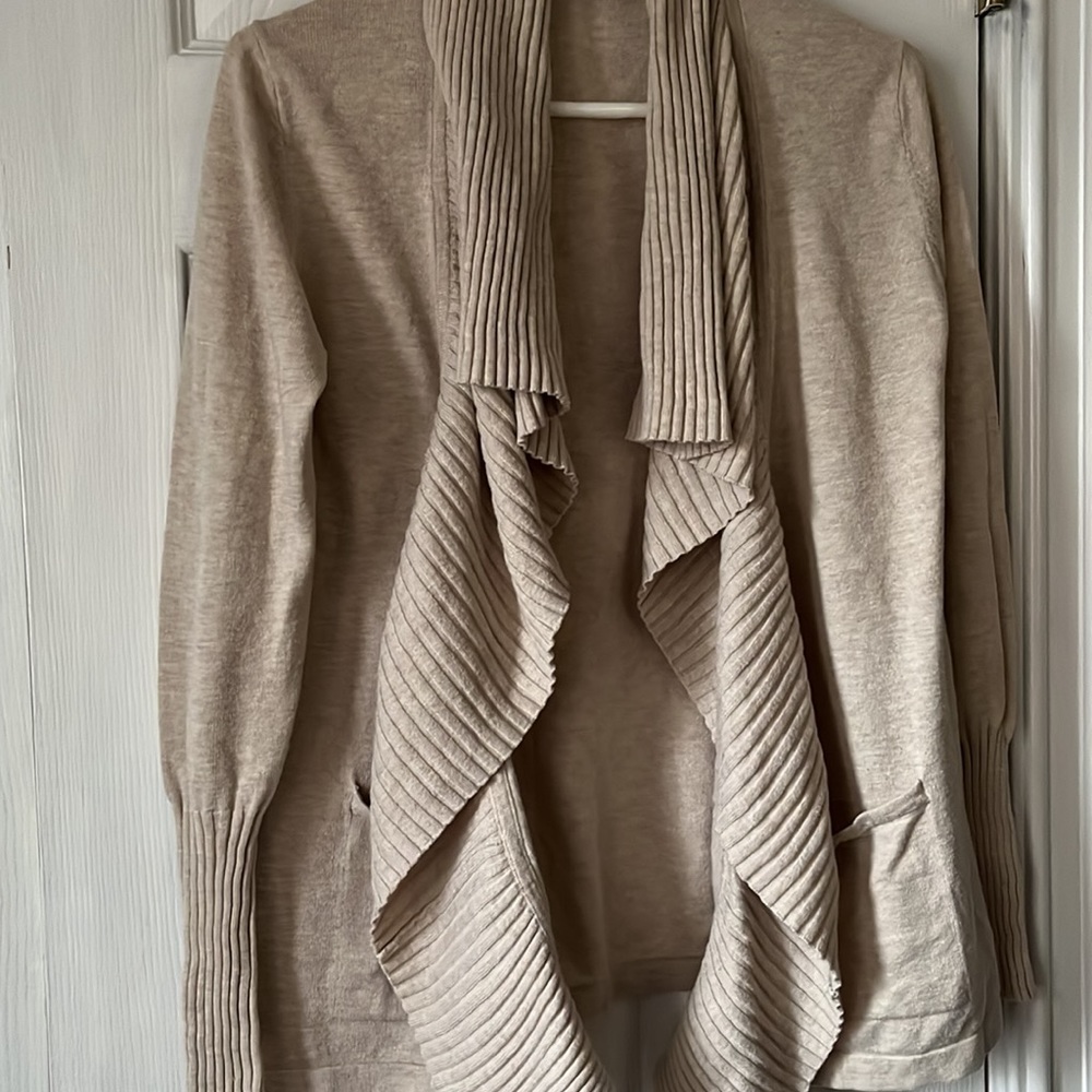 Gap cream colored waterfall cardigan size small - Picture 2 of 12